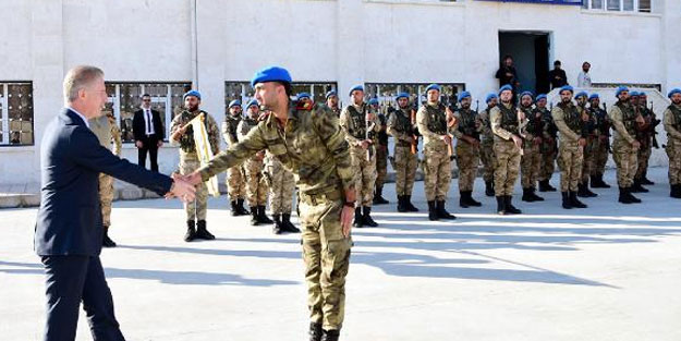 Bakan Soylu, El Bab'daki askerlerle konuştu