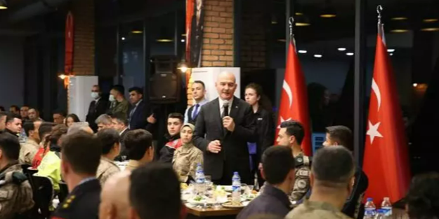 Bakan Soylu, evlat nöbetindeki ailelerle buluştu!