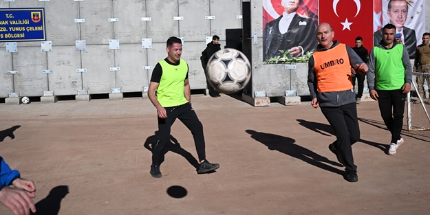 Bakan Soylu, jandarmalarla maç yaptı