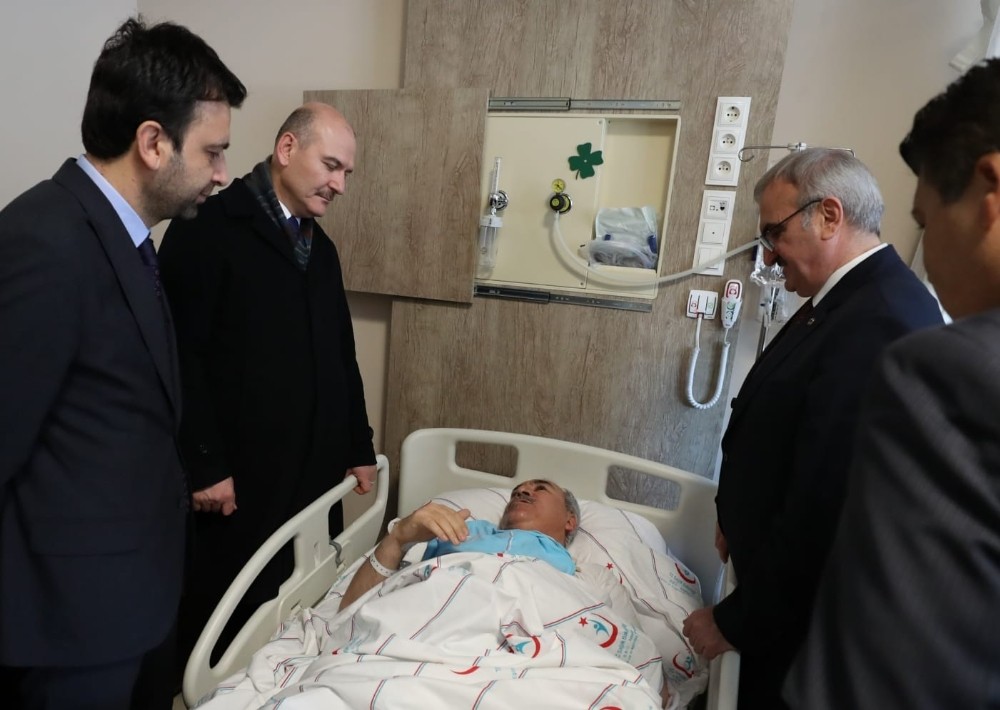 Bakan Soylu, kaza geçiren AK Partili vekili ziyaret etti 
