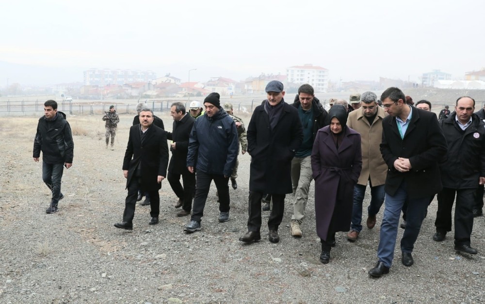 Bakan Soylu, konteyner kent kurulacak alanı inceledi 