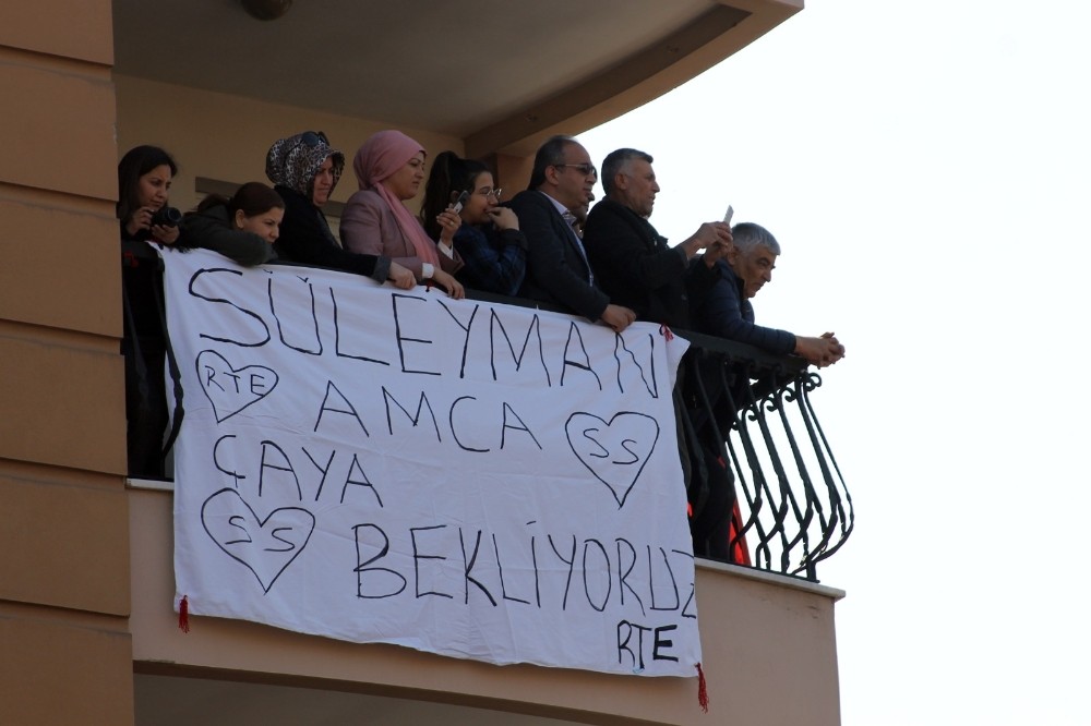 Bakan Soylu'ya pankartlı davet