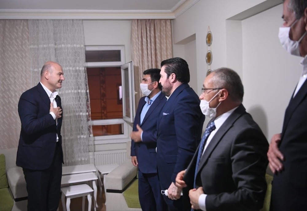 Bakan Soylu ve Başkan Sayan’dan Ağrılı Barış Çakan’ın ailesine taziye ziyareti 