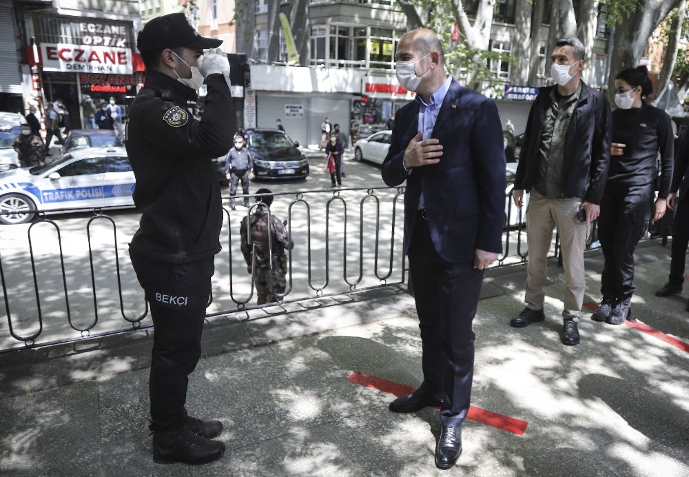 Bakan Soylu, Vefa Sosyal Destek Koordinasyon Merkezi’ni ziyaret etti 