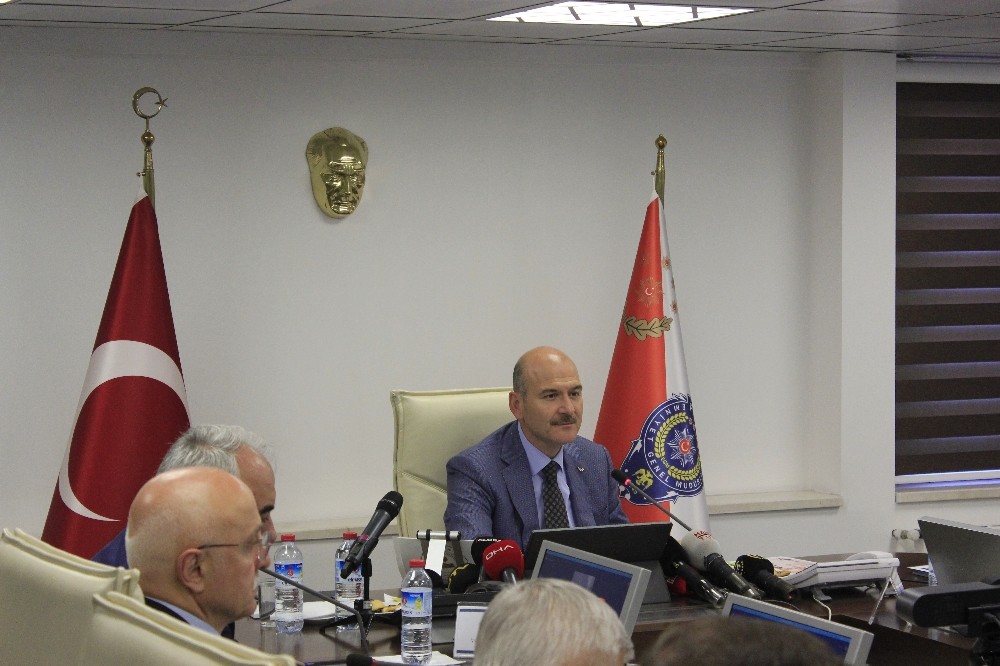 Bakan Soylu video konferansla trafik denetimlerine bağlandı 