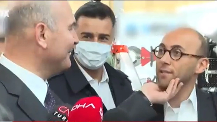 Bakan Soylu'dan FOX TV muhabirine olay söz! Çenesini okşayıp bunu dedi