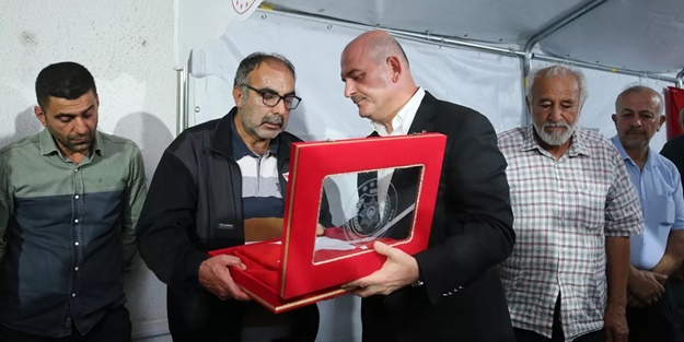 Bakan Soylu'dan şehidin ailesine taziye ziyareti