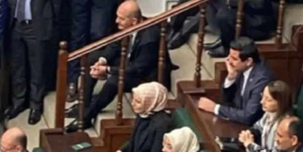 Bakan Soylu'nun AK Parti toplantısını neden merdivenlerden izlediği belli oldu