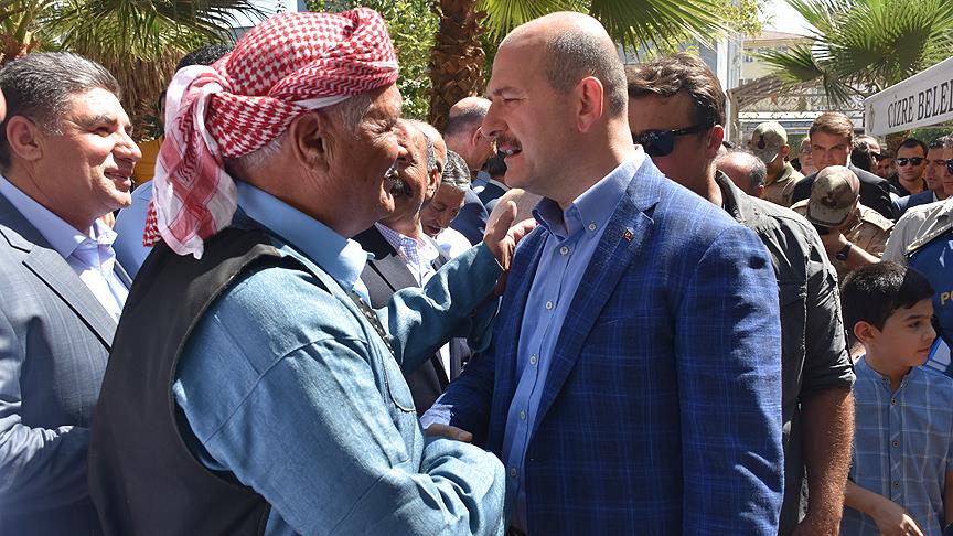 Bakan Süleyman Soylu Cizre'de vatandaşlarla bayramlaştı