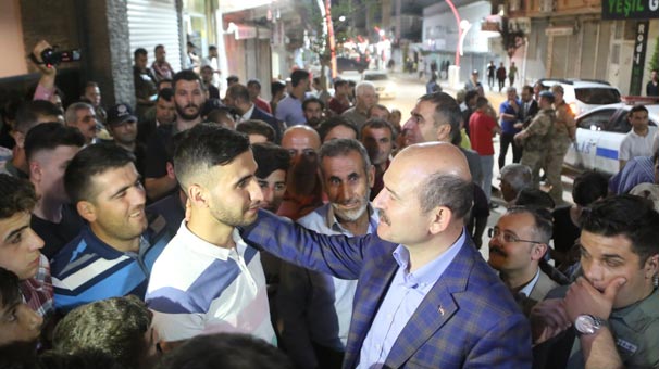 Bakan Süleyman Soylu, güvenlik güçleriyle sahurda buluştu