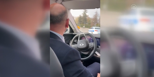 Bakan Süleyman Soylu TOGG ile gençleri gezdirdi