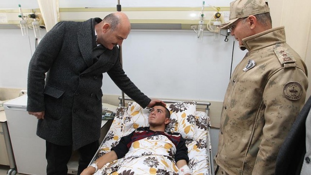 Bakan Süleyman Soylu'dan yaralı askerlere ziyaret