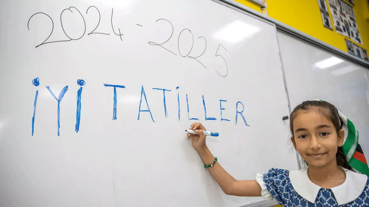 Bakan Tekin açıkladı! Okullarda serbest kıyafet uygulaması sona erdi: Forma geri dönüyor!