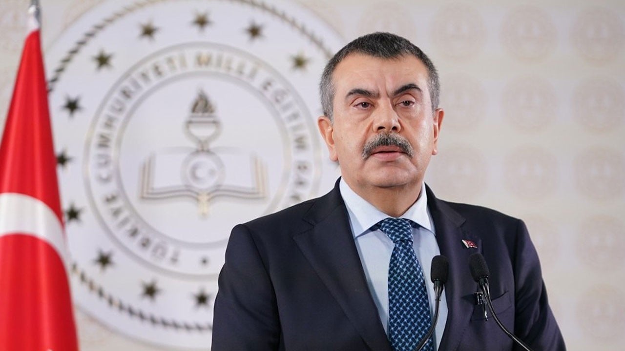 Bakan Tekin'den gençliğe ikaz: Dünya vatandaşlığı kültürel bir tezgah!