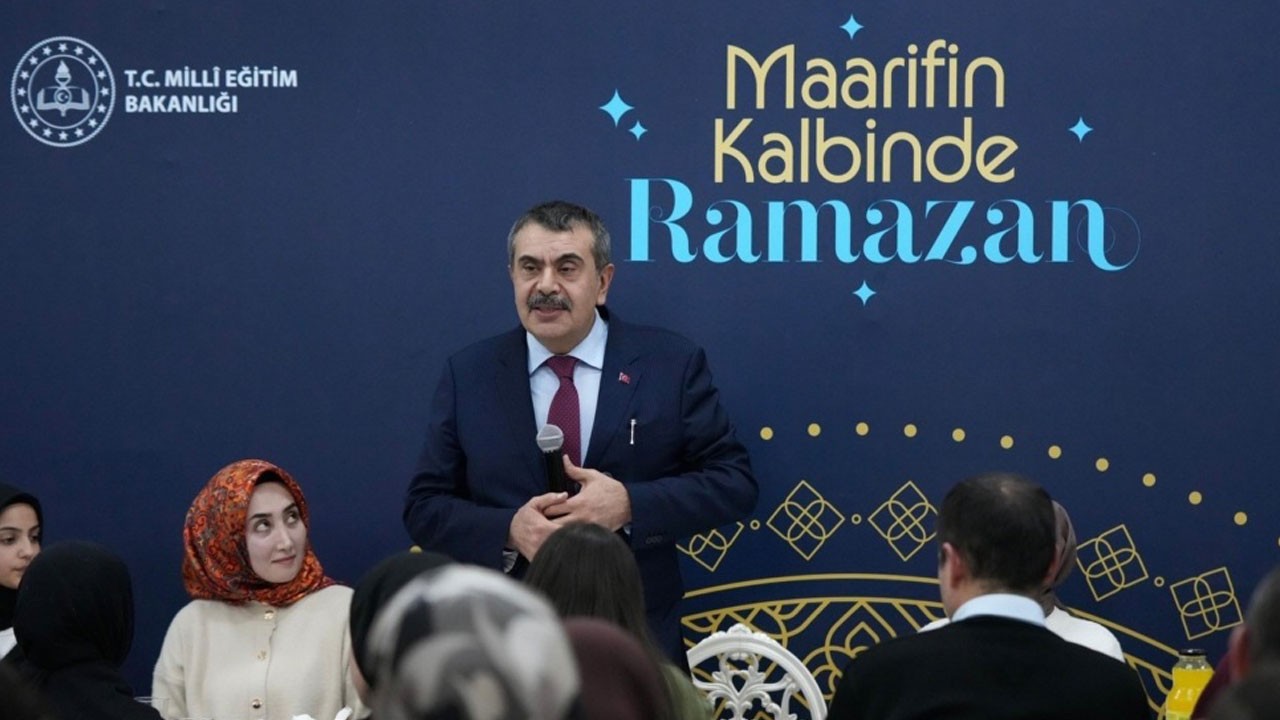 Bakan Tekin’den Ramazan çadırına ziyaret