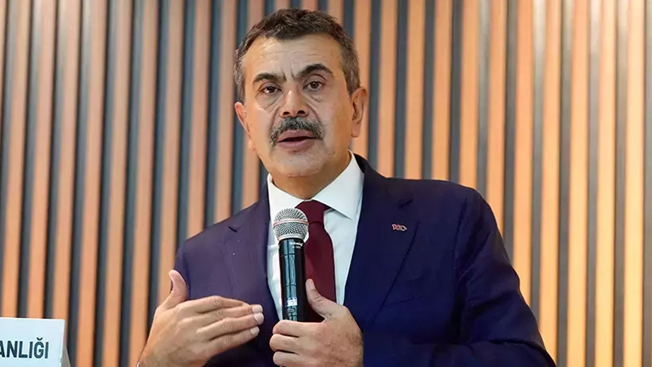 Bakan Tekin'den sosyal medya açıklaması! Elinin tersiyle itti