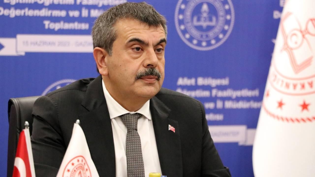 Bakan Tekin’i hedef aldılar! Fosiller de yeniden sahneye çıktı