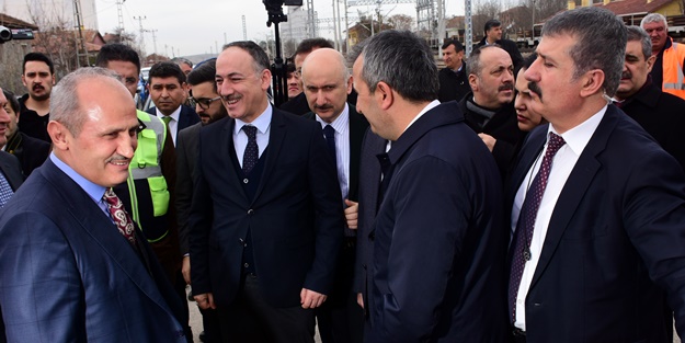Bakan test sürüşünü yaptı: Bir ile daha hızlı tren geliyor