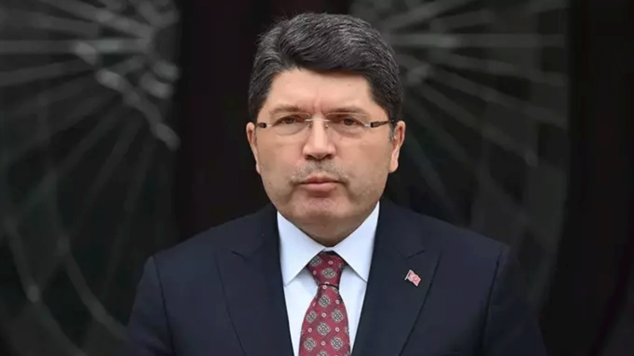 Bakan Tunç böğüren CHP’li vekilleri rezil etti: Bağırıp çağırmayın! Büyüğünüzü dinleyip arının!