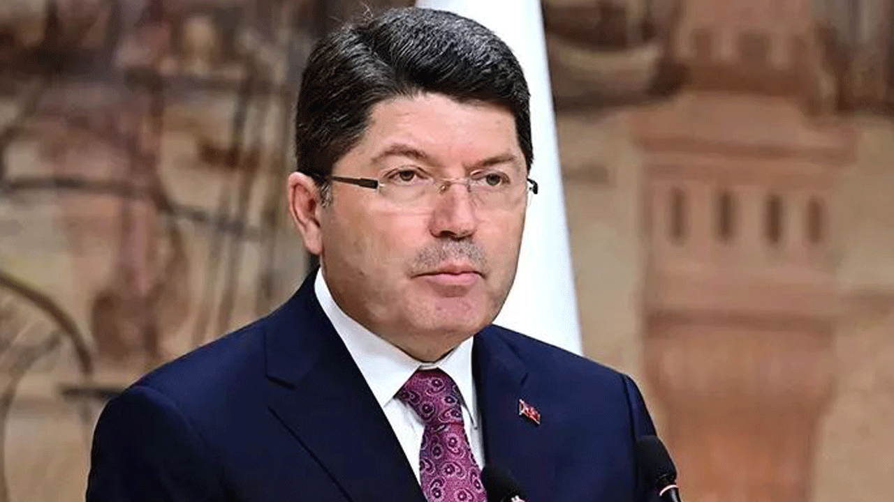 Bakan Tunç duyurdu: Zafer Partisi’ne ‘halkı kin ve düşmanlığa tahrik’ suçundan soruşturma başlatıldı