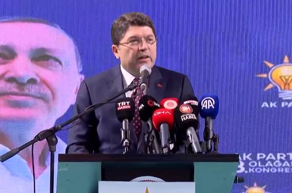 Bakan Tunç’tan Özel’e sert yanıt! ‘Millet size kırmızı kart göstermeye devam edecek!’