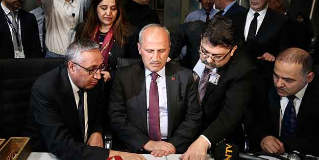 Bakan Turhan son uçuş için kuleye geçti!
