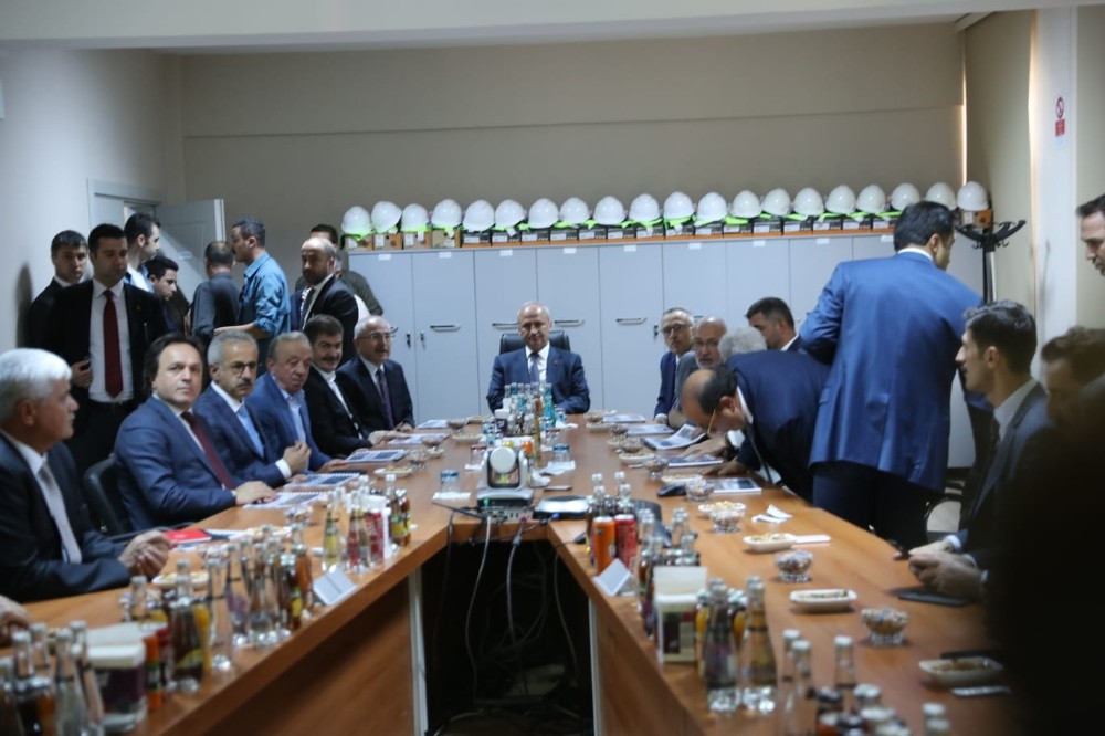 Bakan Turhan Mardin’de yatırımları inceledi, yeni demir yolu müjdesi verdi 