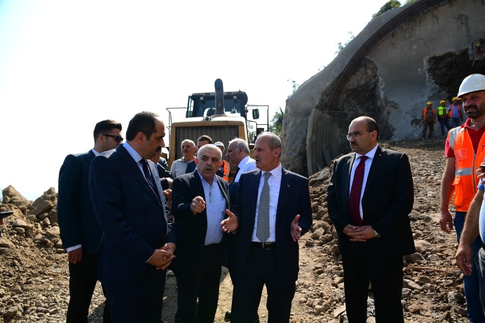 Bakan Turhan Trabzon’da tepkilere neden olan Boztepe’deki yol ve tünel inşaatını inceledi 