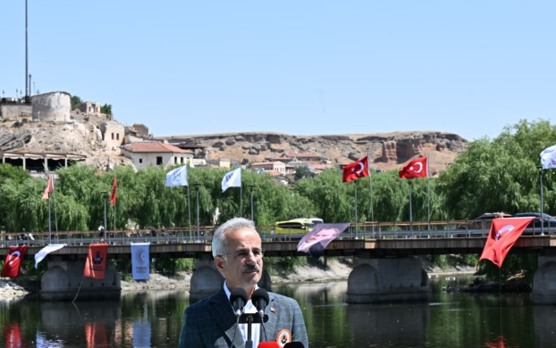 Bakan Uraloğlu açıkladı: ‘Türkiye’nin dört bir yanındaki tarihi köprülerimizde restorasyon çalışmaları yaptık’
