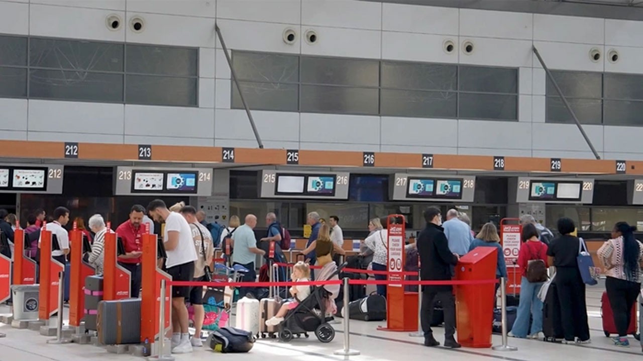 Bakan Uraloğlu havayolu şirketlerine talimat verdi! Tüm yolculara ücretsiz verilecek