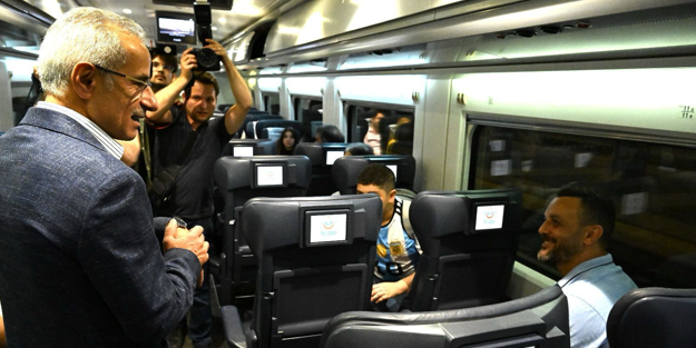 Bakan Uraloğlu indirimi resmen açıkladı! Hızlı trenlere ‘emekli’ tarifesi