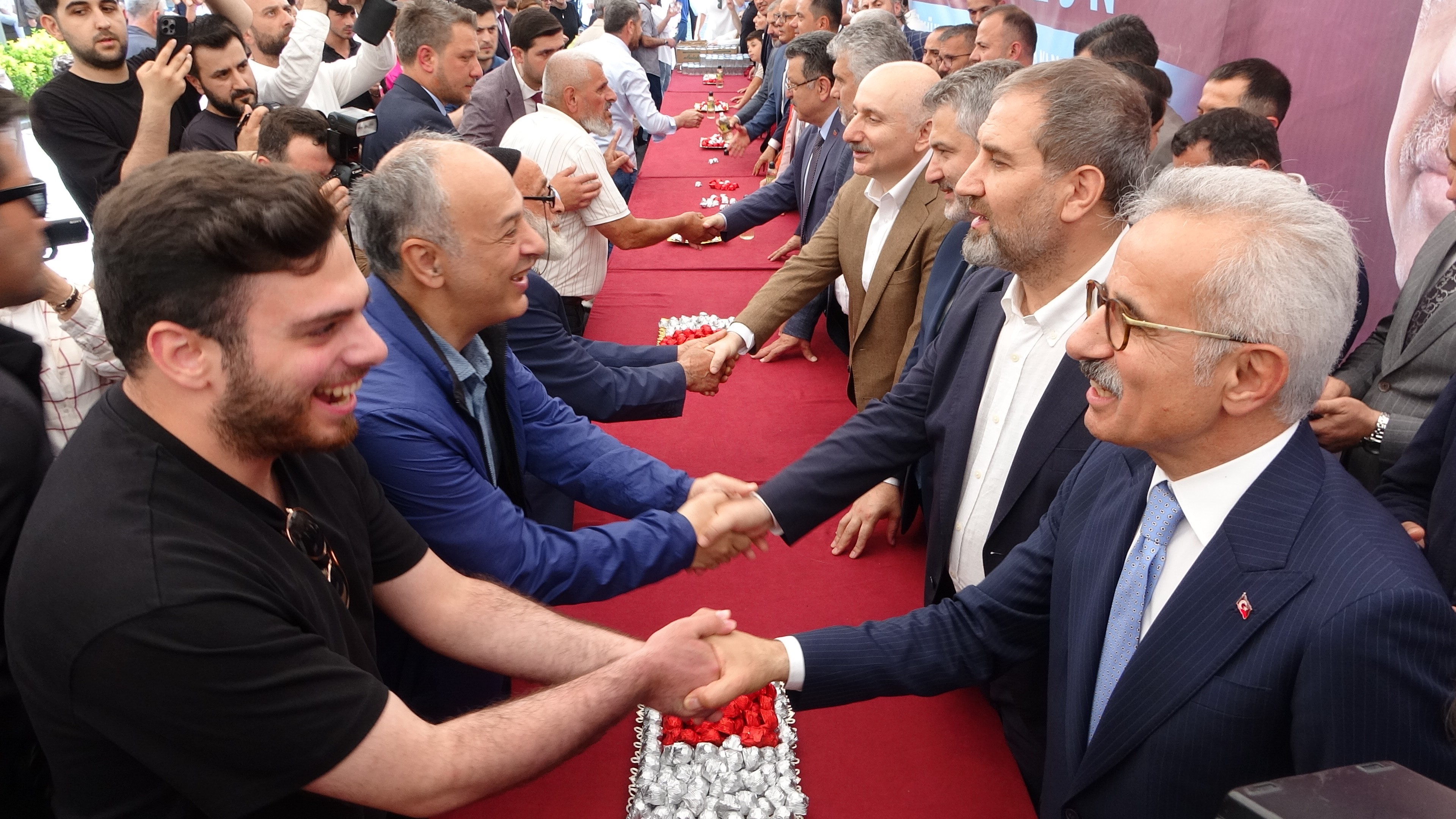 Bakan Uraloğlu, memleketi Trabzon'da bayramlaşma programına katıldı