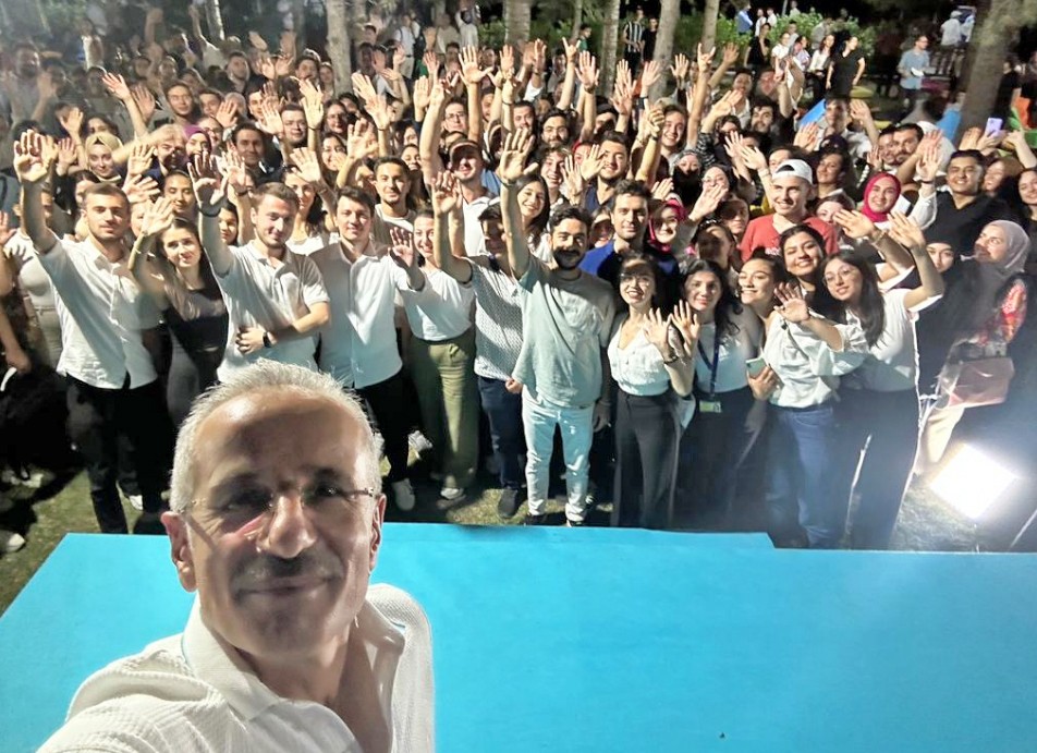 Bakan Uraloğlu, stajyer öğrencilerle buluştu