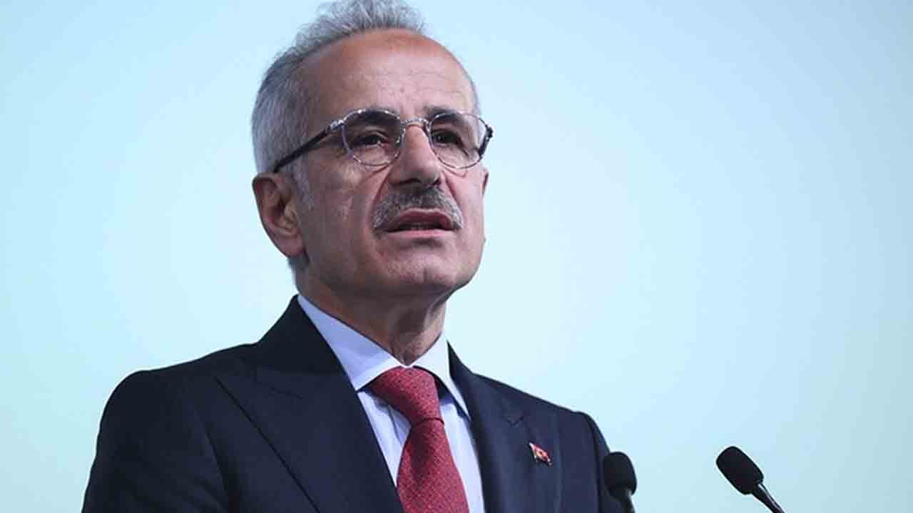 Bakan Uraloğlu’ndan son durum açıklaması: Hürmüz’de 15 Türk gemisi, İran’da kalan uçaklar var