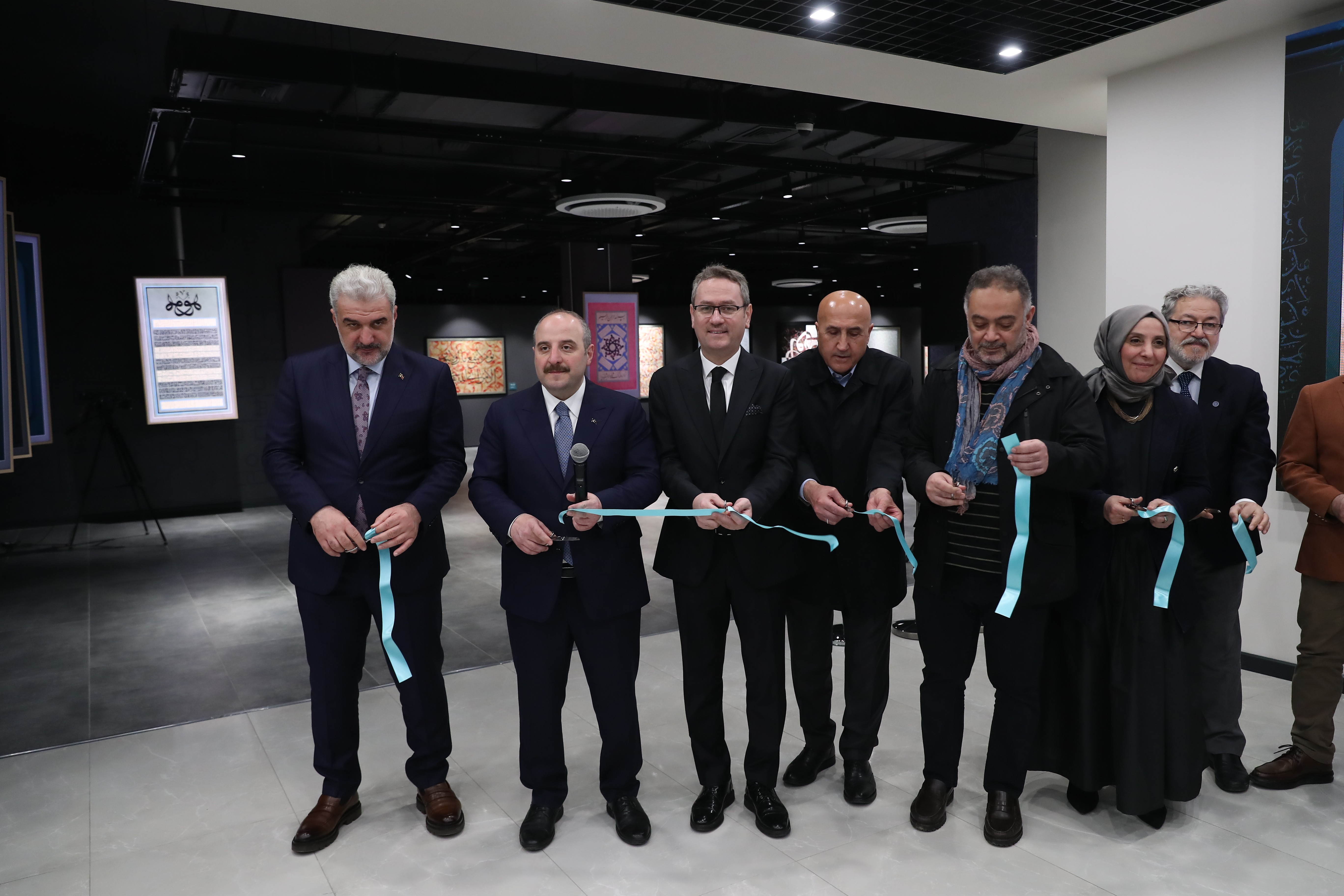 Bakan Varank Başakşehir'de Hilye-i Şerif ve Hat Sergisi'ni açtı