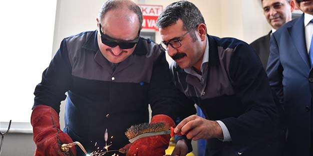 Bakan Varank, sanayicilerle bir araya geldi