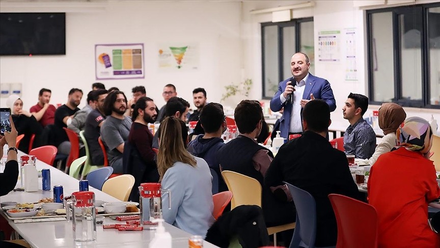 Bakan Varank: Türkiye, dünyanın en önemli üretim üslerinden biri olmaya aday, bu trend böyle devam edecek