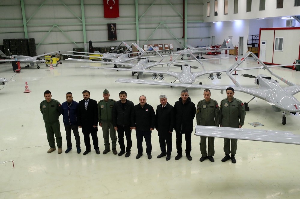 Bakan Varank ve Bayraktar’dan sınırdaki kahramanlara ziyaret 