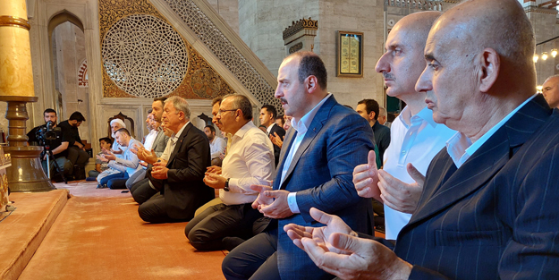 Bakan Varank'ın ağabeyi İlhan Varank şehadetinin 6'ncı yılında mezarı başında anıldı
