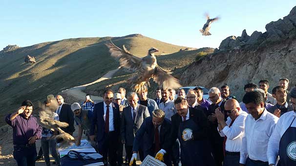 Bakan Veysel Eroğlu doğaya 200 keklik saldı