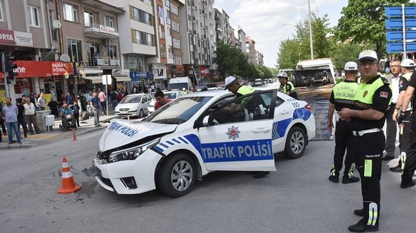 Bakan Veysel Eroğlu'nun konvoyunda kaza: Yaralılar var