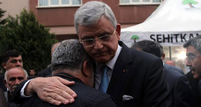 Bakan Volkan Bozkır yüreği yanan babanın acısına ortak oldu