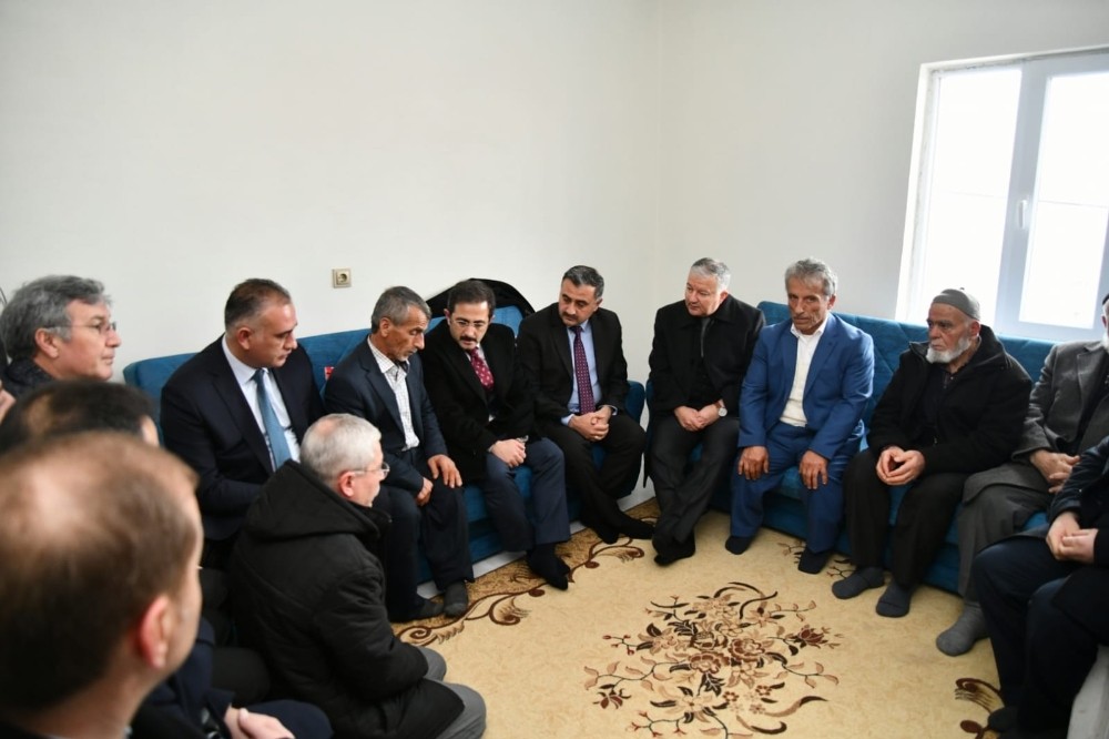 Bakan Yardımcısı Aksu’dan şehidin baba evine ziyaret 