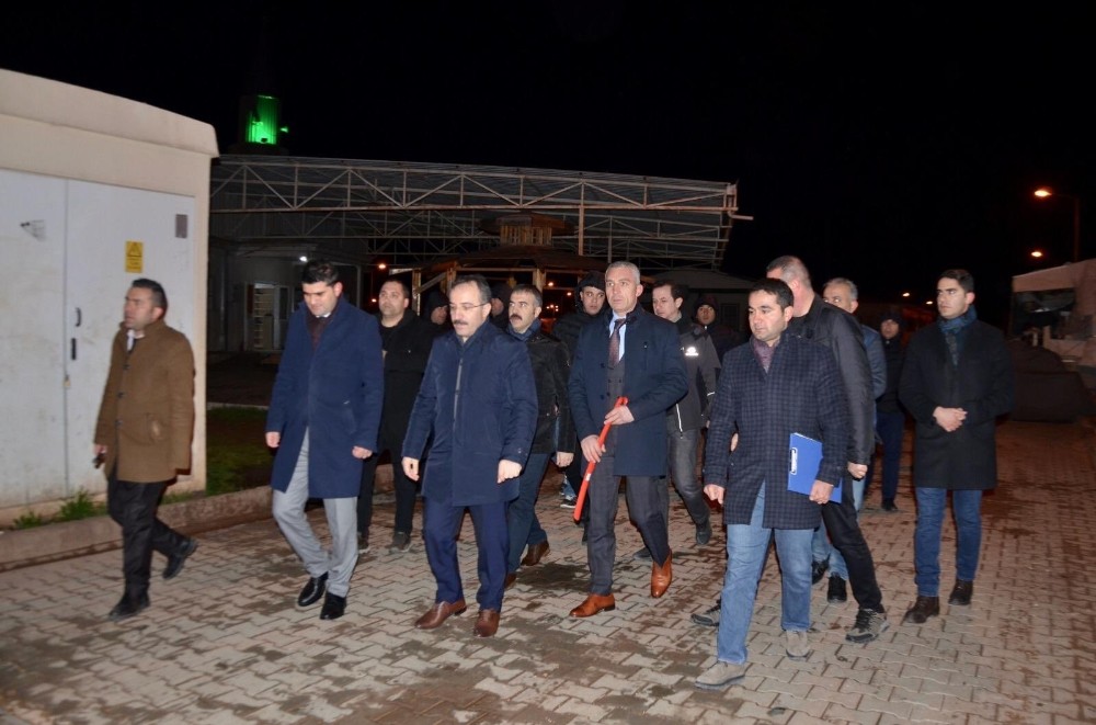 Bakan Yardımcısı Çataklı Deprem bölgesine gönderilecek konteynerleri inceledi 