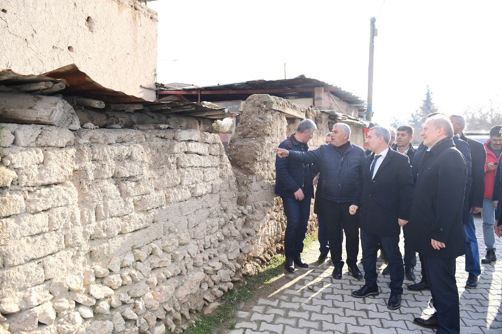 Bakan Yardımcısı Suver, Malatya’da deprem bölgesinde inceleme yaptı 