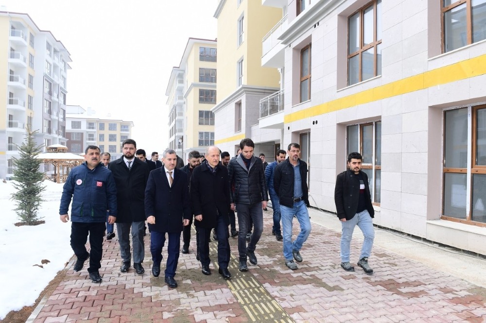Bakan Yardımcısı Suver, Yeşilyurt’ta kentsel dönüşüm projelerini inceledi 