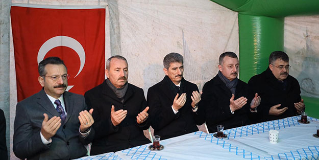 Bakan yardımcısından Van şehidinin ailesine taziye ziyareti