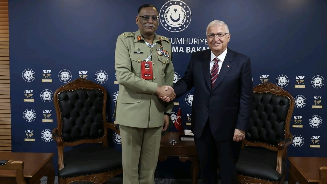 Bakan Yaşar Güler, IDEF 2025 Kapsamında Vietnam ve Pakistanlı Askeri Yetkililerle Görüştü