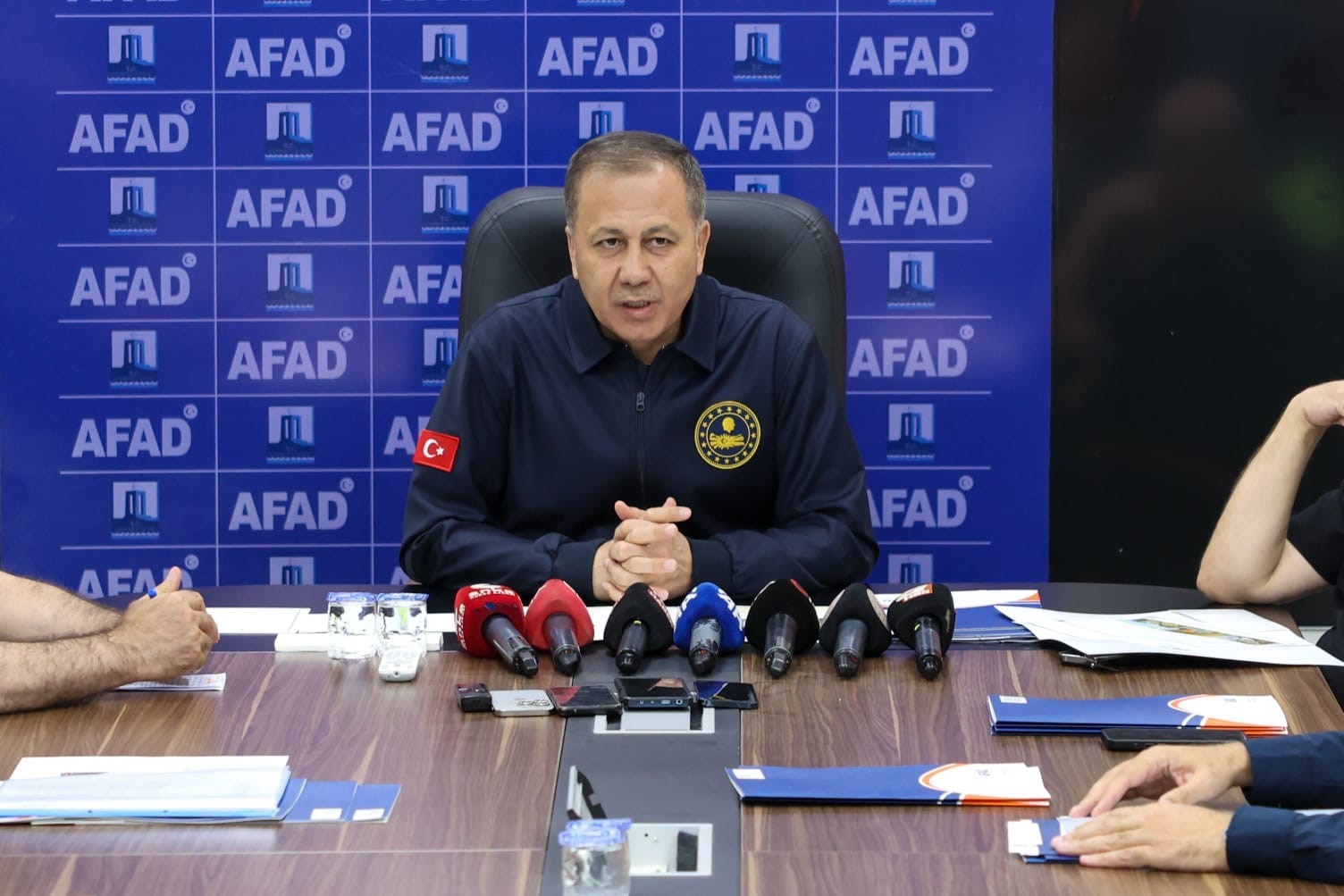 Bakan Yerlikaya: Çanakkale'deki yangın tümüyle kontrol altına alındı