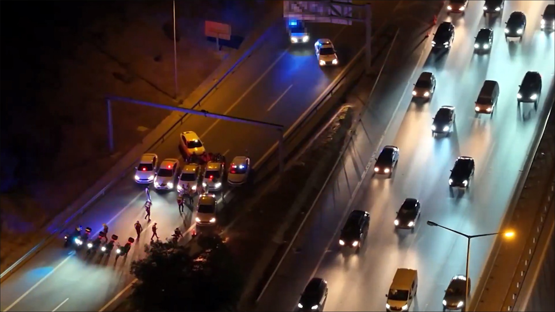 Bakan Yerlikaya duyurdu! Trafiği tehlikeye atan 17 motosikletli yakalandı